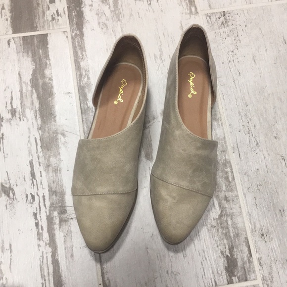 Qupid Shoes - Shoes size 9 color stone NWOT